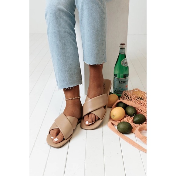 Padded criss cross strap sandals slides slip on - Picture 3 of 11